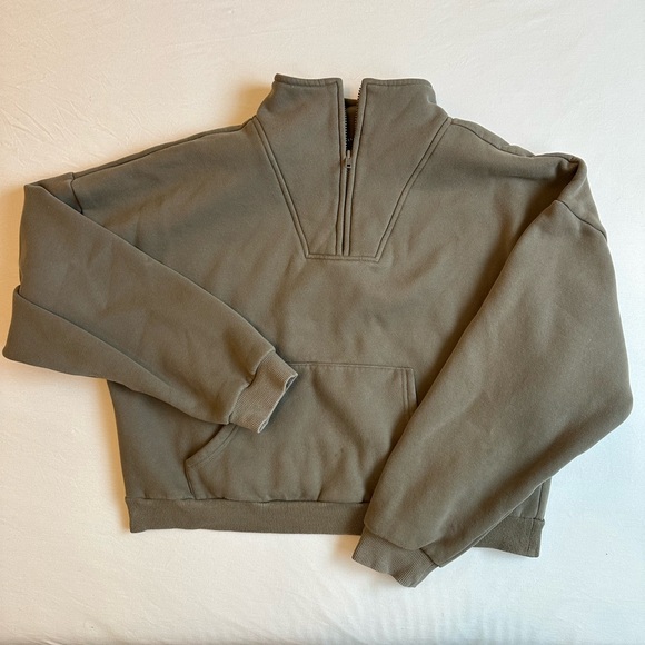 White Fox Boutique Half-Zip Crewneck - Picture 1 of 7